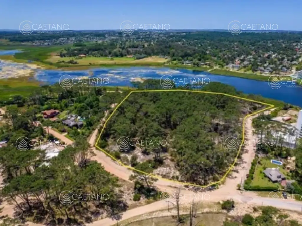 Venta terreno sobre Laguna del Diario