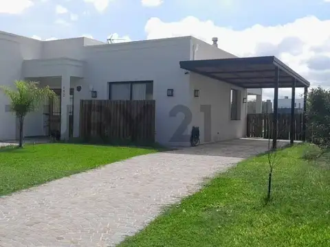 CASA EN VENTA DE 4 AMBIENTES EN BARRIO SAN MATIAS, ESCOBAR LA MISMA SE DESARROLLA EN una PLANTA ...