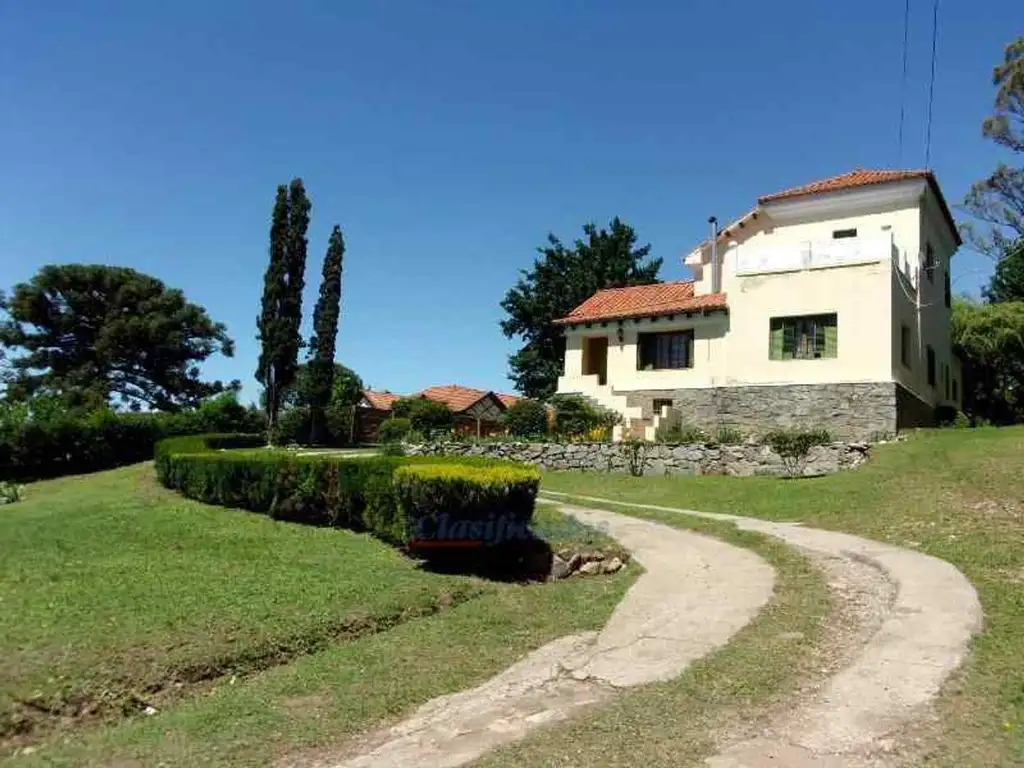 "Impresionante Casona en Cosquín Frente a ruta 38"