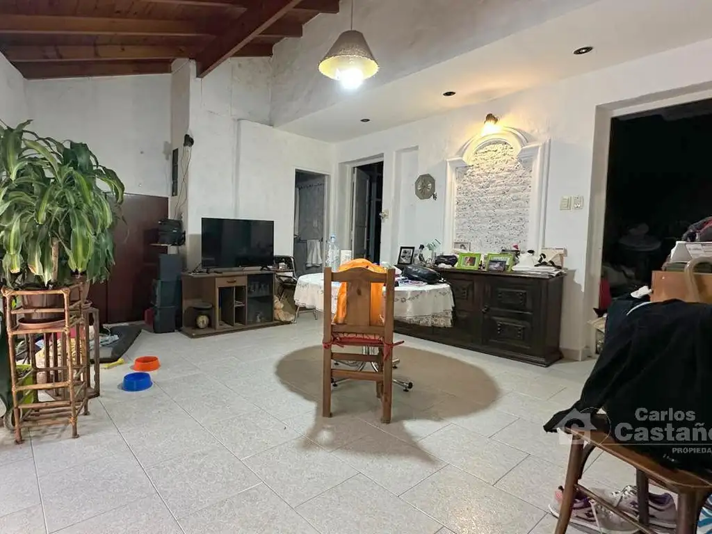 Casa en Planta Baja, Ideal 2 Familias con Patio, Terraza y Cochera