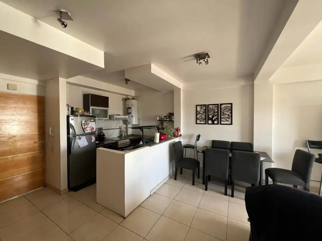 EN VENTA 4 AMBIENTES CON BALCÓN Y COCHERA