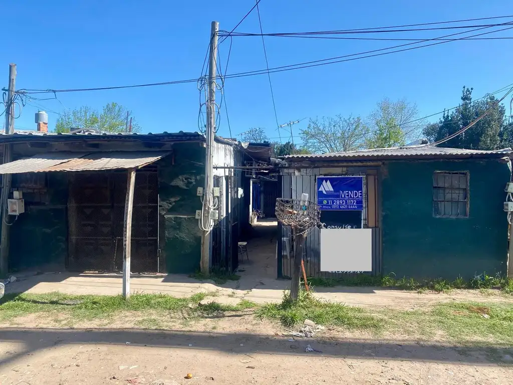 Terreno  con 9 Deptos. a refaccionar o demoler  en Merlo