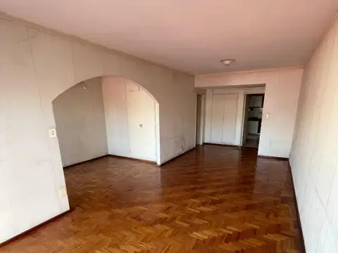 DEPARTAMENTO 3 AMB CON GRAN PATIO Y DEPENDENCIA EN VENTA