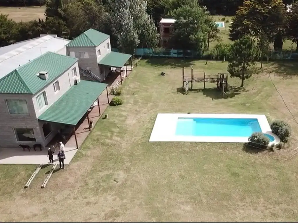 EXCELENTE QUINTA CON INSTALACIONES PARA DESARROLLO EQUINO EN VILLA ELISA