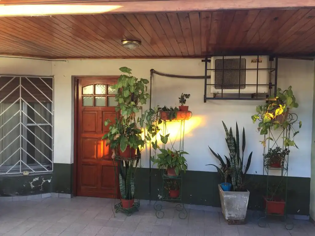 VENTA CASA 4 AMB 550 M2 LANUS