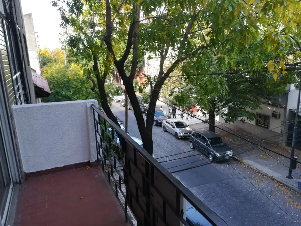 VENTA DE DEPTO. DE 3 AMB.  CON BALCON AL FRENTE EN DUPLEX EN MONTE CASTRO