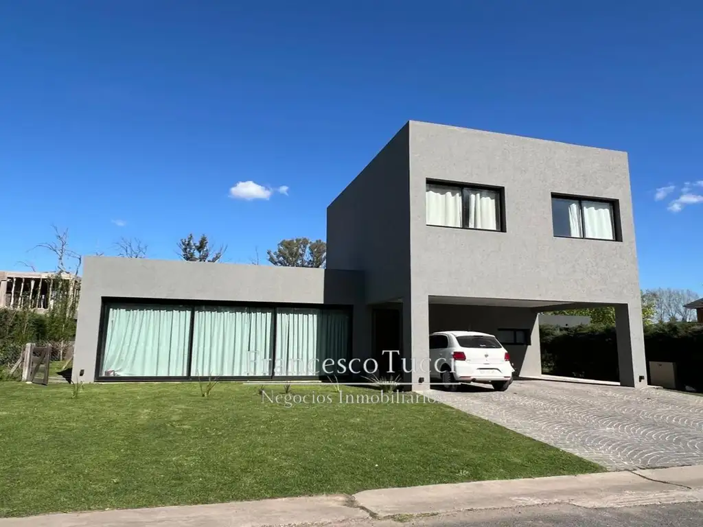 Casa en venta 5 ambientes en Barrio Astorga