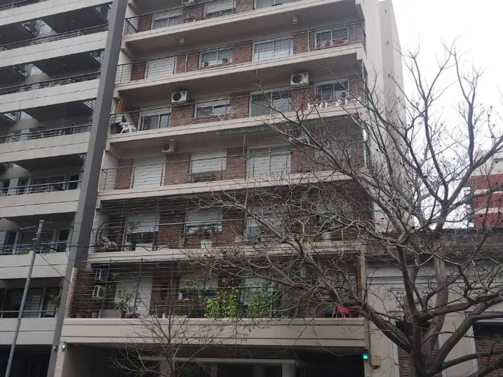 VENDE SEMIPISO 3 AMB CON BALCON CORRIDO Y COCHERA, ZONA VILLA URQUIZA