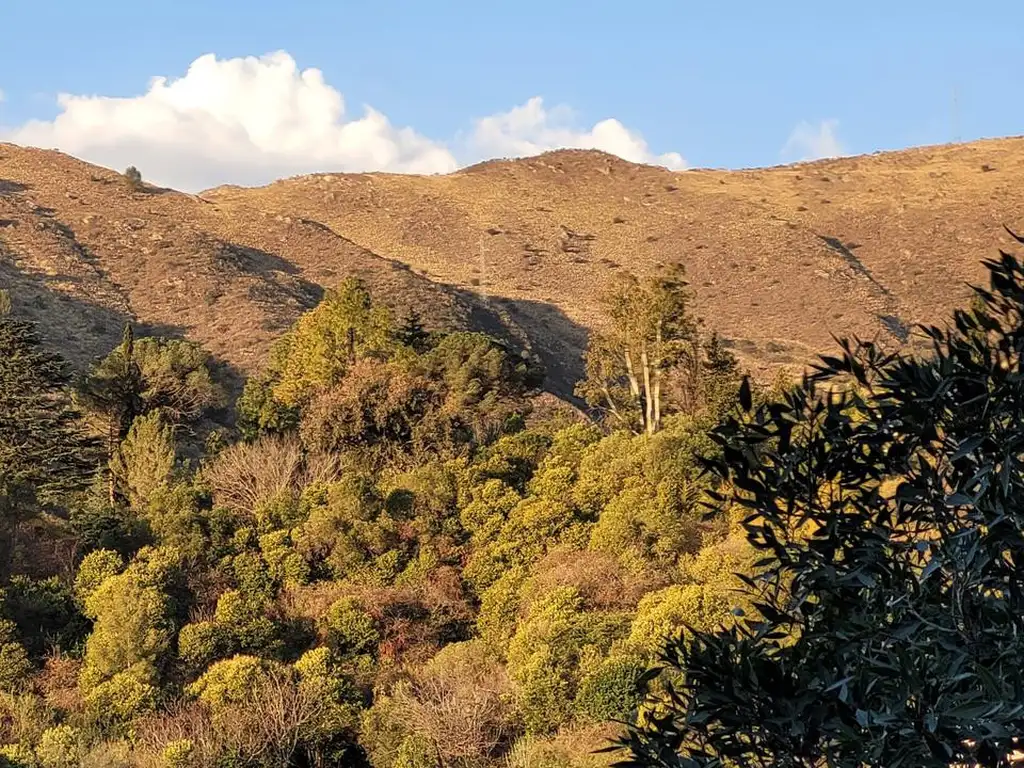 Excelente Terreno en La Falda