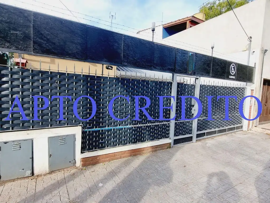 Venta de PH de 4 ambientes con cochera y piscina, en Haedo