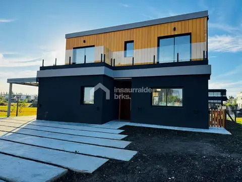 CASA EN EL BARRIO EL CANAL AL RÍO! PISCINA, MUELLE Y DEPENDENCIA.