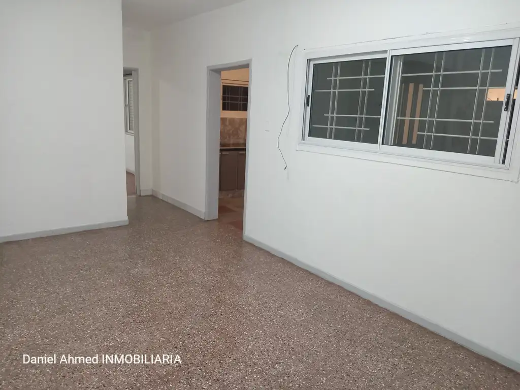 DEPARTAMENTO DE 2 AMBIENTES AMPLIO CON PATIO EN PRIMER PISO