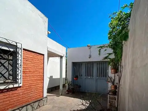 casa interna dos dormitorios y cochera Santo Tomé NO PH