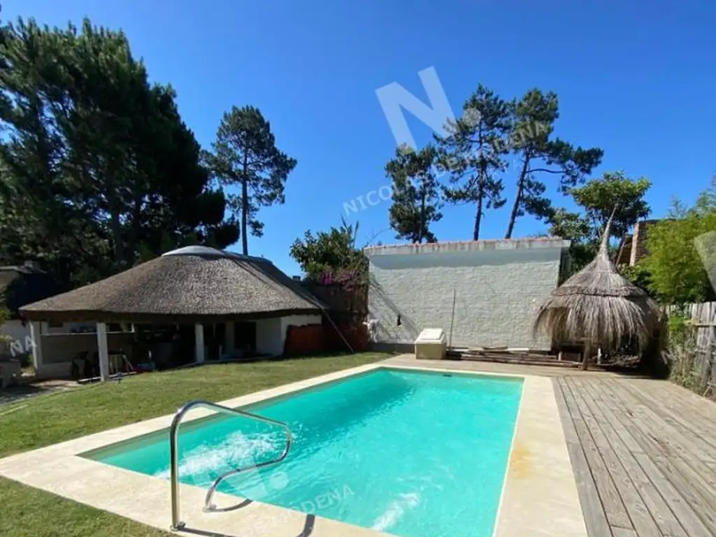 Hermosa casa con piscina para disfrutar en familia!