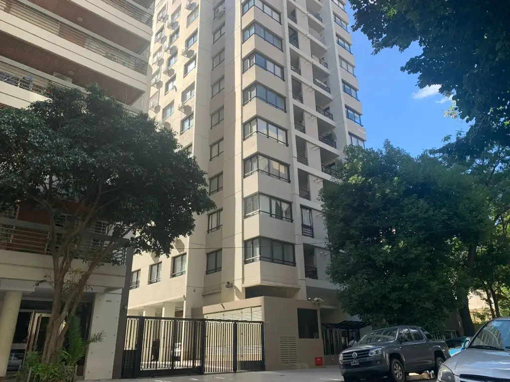 Este  departamento de 2 amb amplios con cocina independiente da al jardín 47,61m2