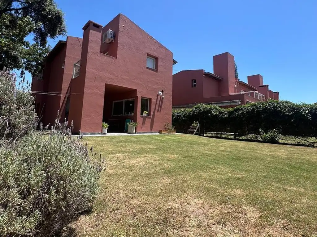 Venta! Hermosa Casa en Housing en Villa Belgrano - Con Escritura y Apta Crédito!