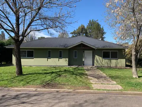 Casa en Alquiler con cochera
