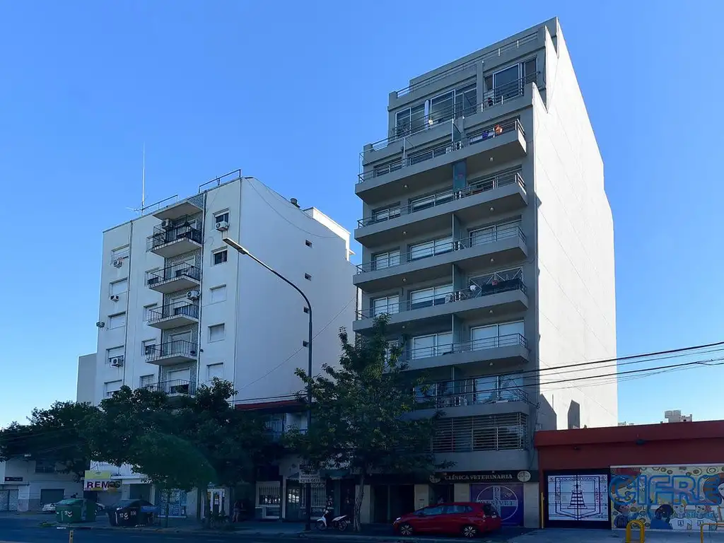 Departamento monoambiente muy luminoso al frente en alquiler con balcón