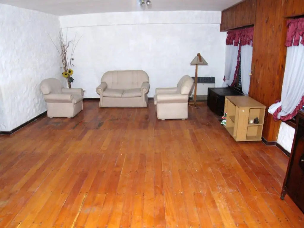 Casa en Venta - 4 ambientes - USD 360.000