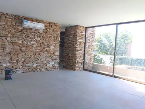 Casa a estrenar. Excelente calidad constructiva. Permutamos 