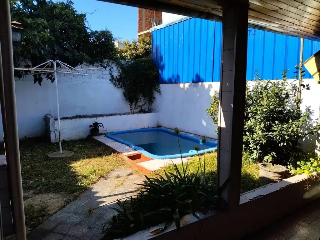 CASA EN LOTE PROPIO CON PISCINA Y GARAGE (OMBU 5300- TABLADA