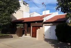 Casa en venta - 4 dormitorios 2 baños - Cochera - 210mts2 - Tolosa, La Plata