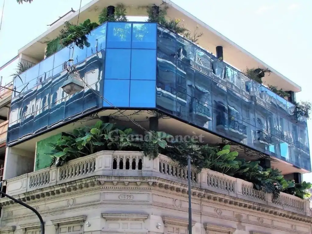 Excelente Edificio en Block Reciclado