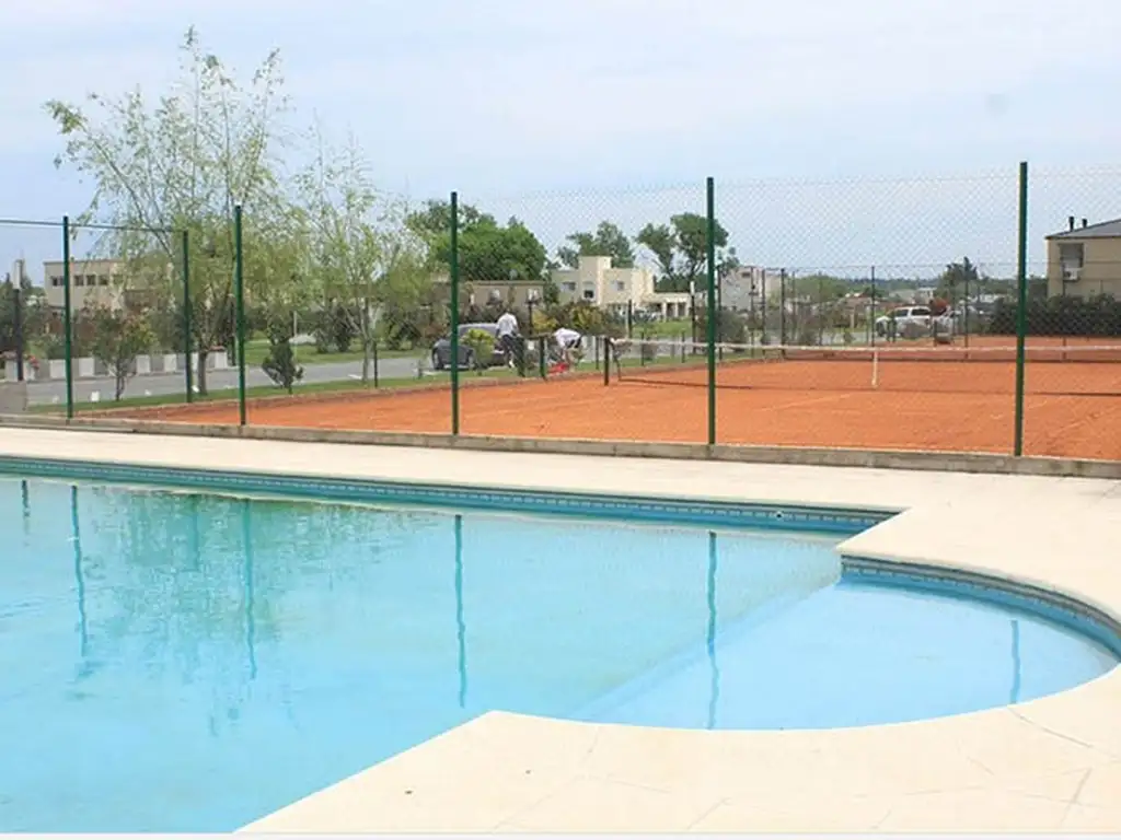 Áreas comunes piscina, club-house en Altos de Hudson