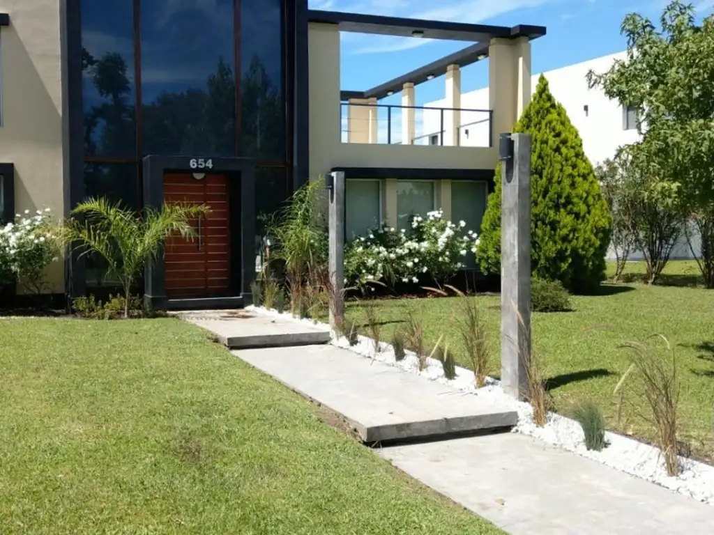 Casa en alquiler, Haras Santa Maria. Loma verde Escobar