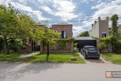 Casa en venta - 3 Dormitorios 4 Baños - 180Mts2 - El Quilmar, City Bell, La Plata
