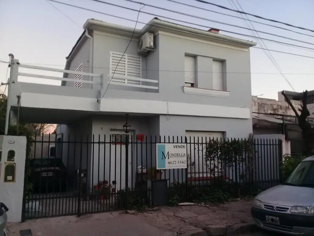 Casa de 4 amb en Castelar Sur