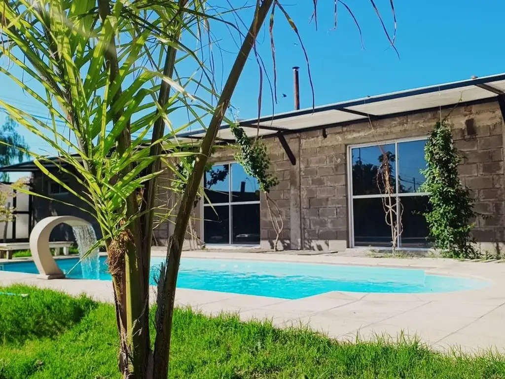 Loft en obra gruesa con quincho y pileta