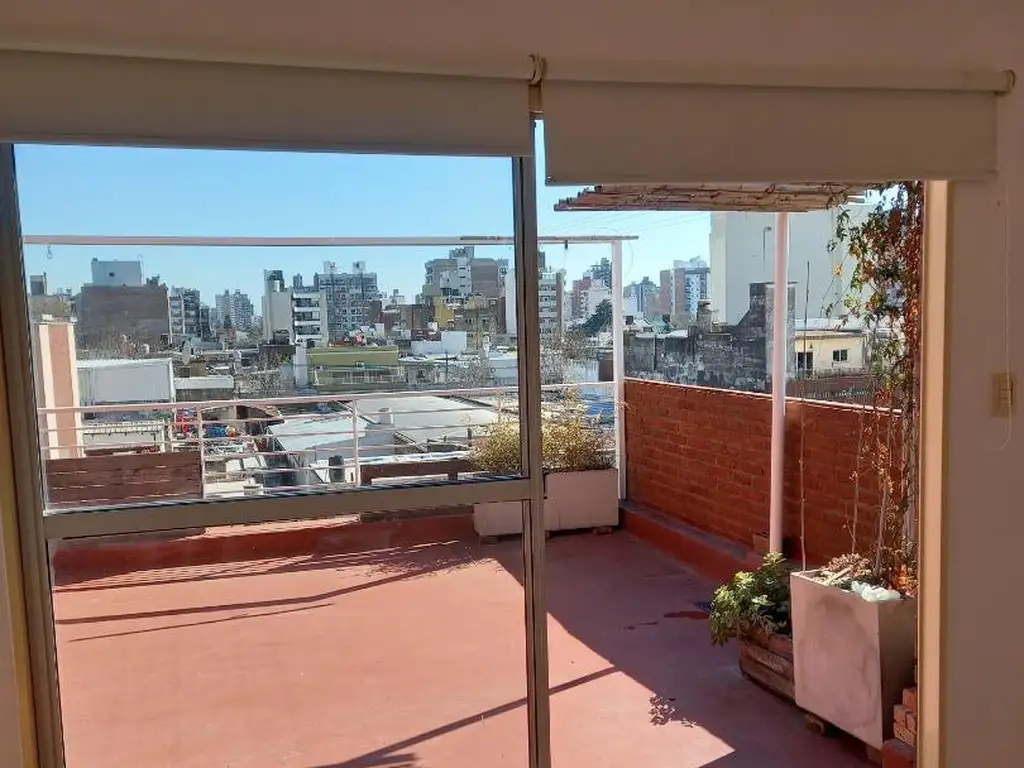 HERMOSO DUPLEX DE ESCALERA CON BALCON Y TERRAZA