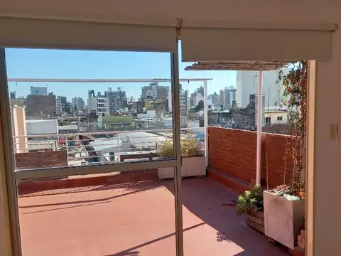 HERMOSO DUPLEX DE ESCALERA CON BALCON Y TERRAZA