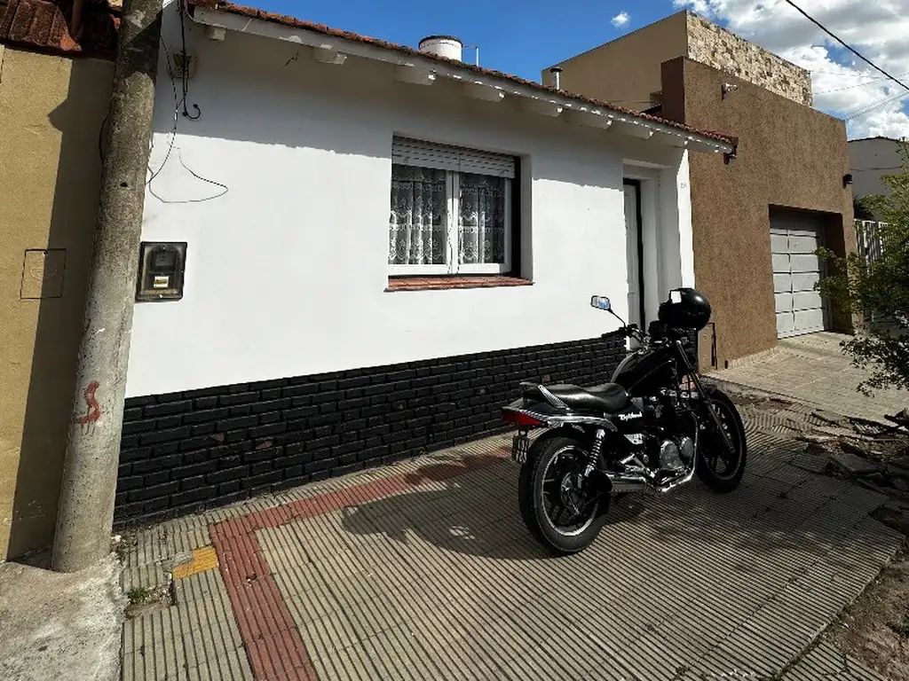 VENDO CASA TIPO DEPARTAMENTO. MUY PROLIJA