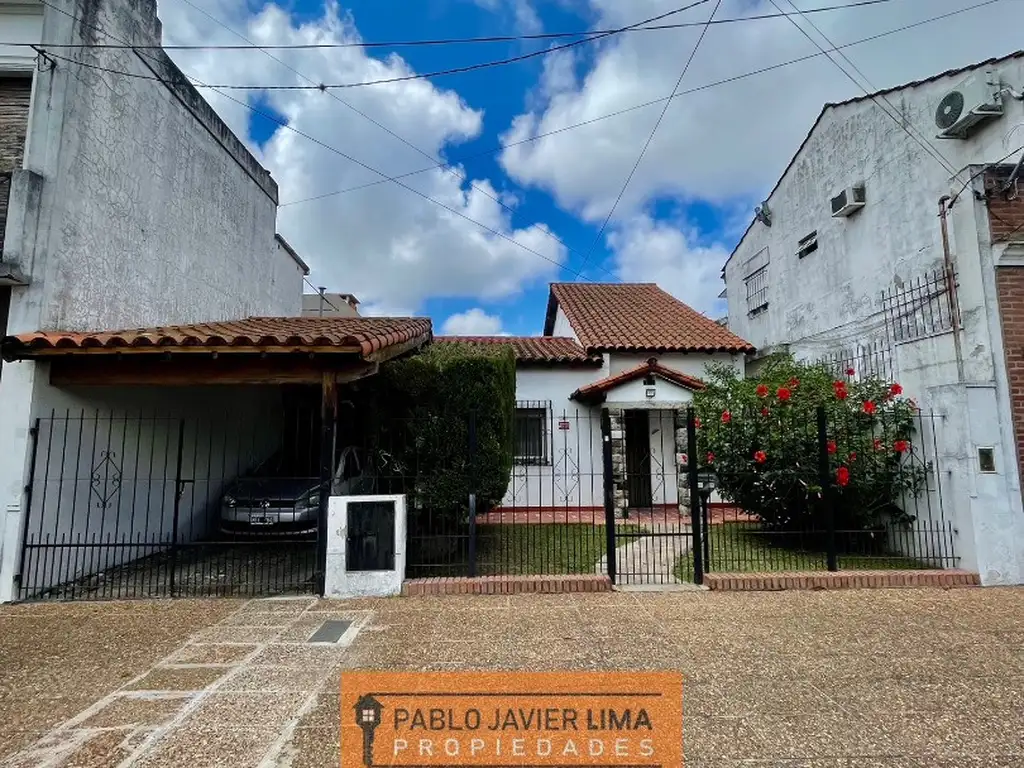 CASA 4 AMB CON COCHERA Y JARDIN EN CASEROS - TRES DE FEBRERO