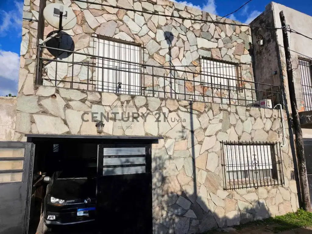 CASA 3 DORM CON COCHERA Y PLANTA ALTA INDEPENDIENTE