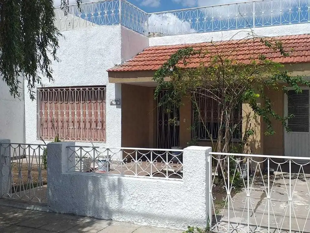 Casa en venta - 2 Dormitorios 2 Baños 2 Cocheras - 300Mts2 - Libertad