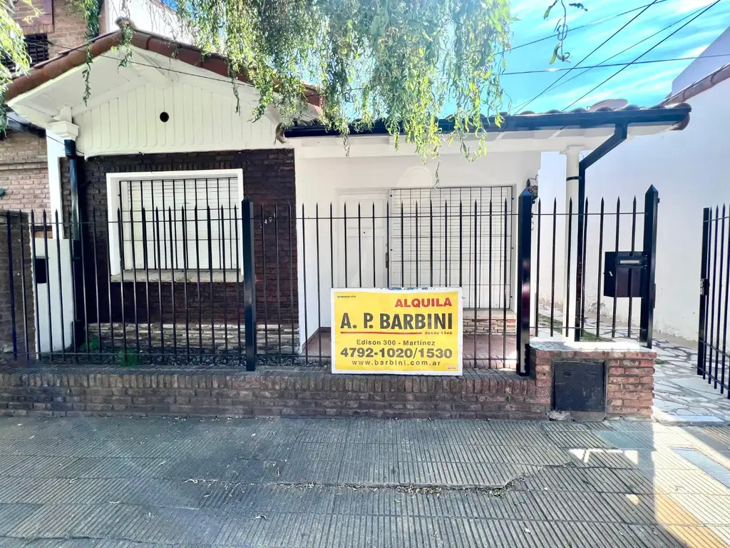 Martínez: PH Al Frente a 3 Cuadras de La Avda. Reciclado a Nuevo. 3 Amb + Patio. Muy luminosa