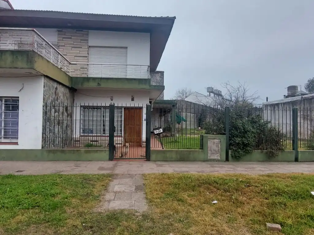 Hermosa Chalet en Venta con 3 dormitorios.