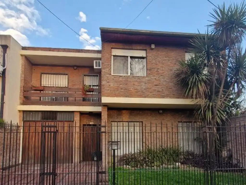 CASA DE 4 AMBIENTES EN MUÑIZ EN VENTA