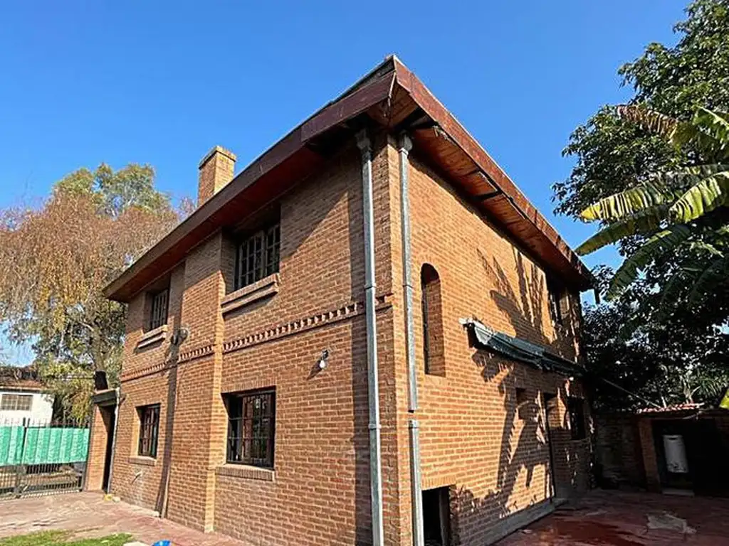 Casa en venta 5 ambientes en Parque Leloir