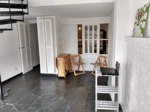 Excelente Depto de 2 amb en Duplex al Frente c/bcón