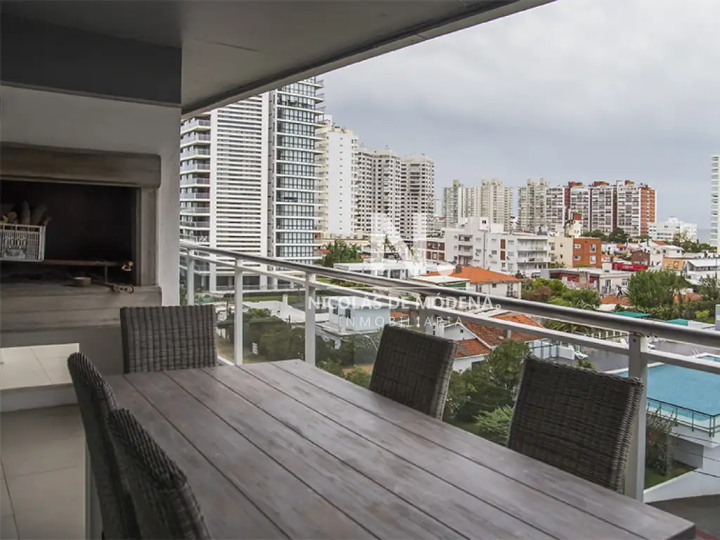 Departamento en venta y alquiler de 3 dormitorios en Playa Brava , Punta del este