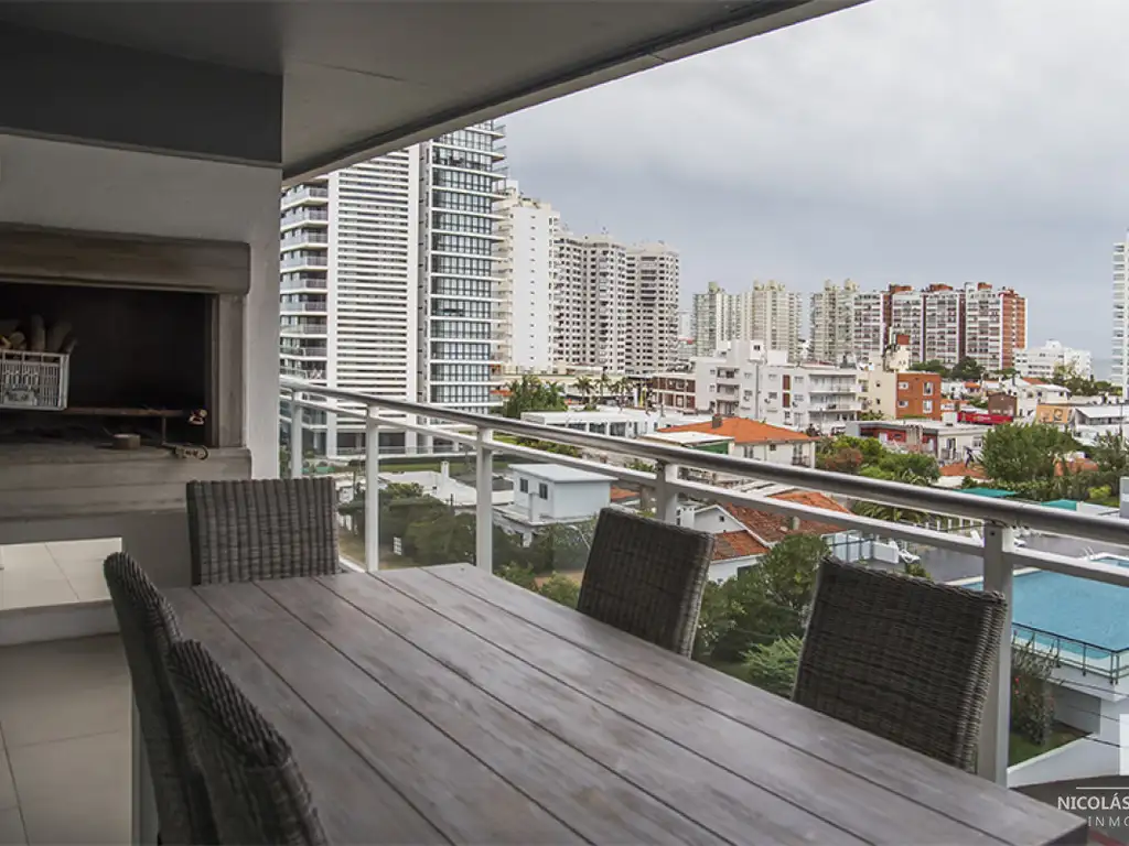 Departamento en venta y alquiler de 3 dormitorios en Playa Brava , Punta del este