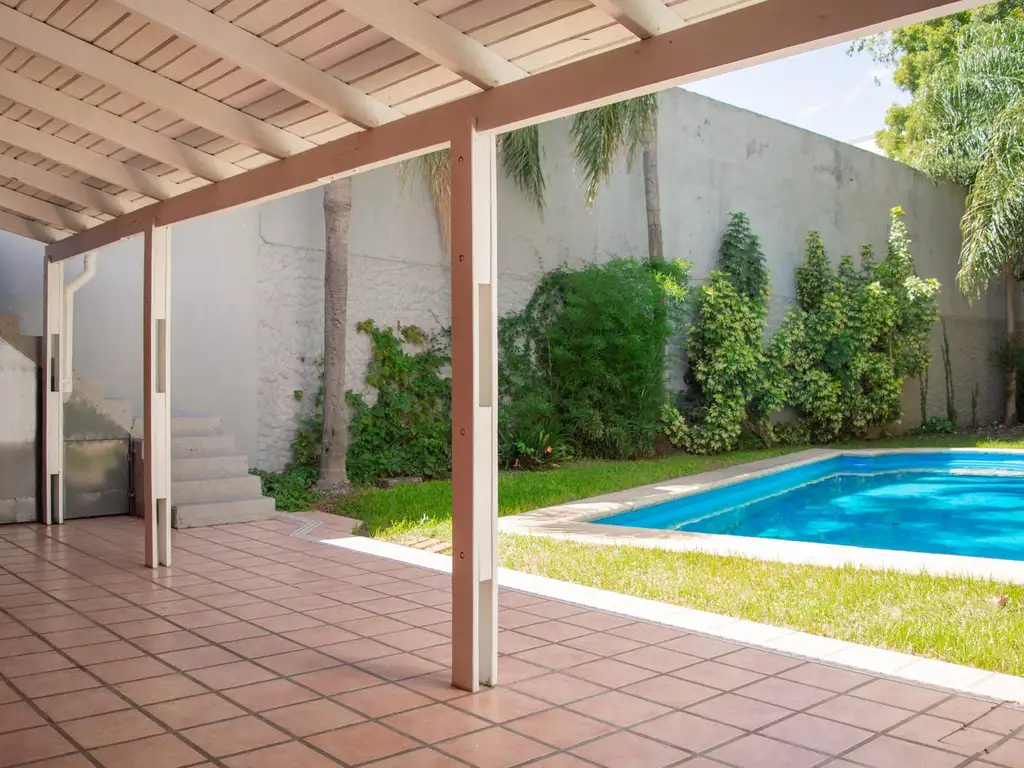 Venta/Permuta Casa Tres Dormitorios Jardin Piscina Cochera. Pichincha, Rosario