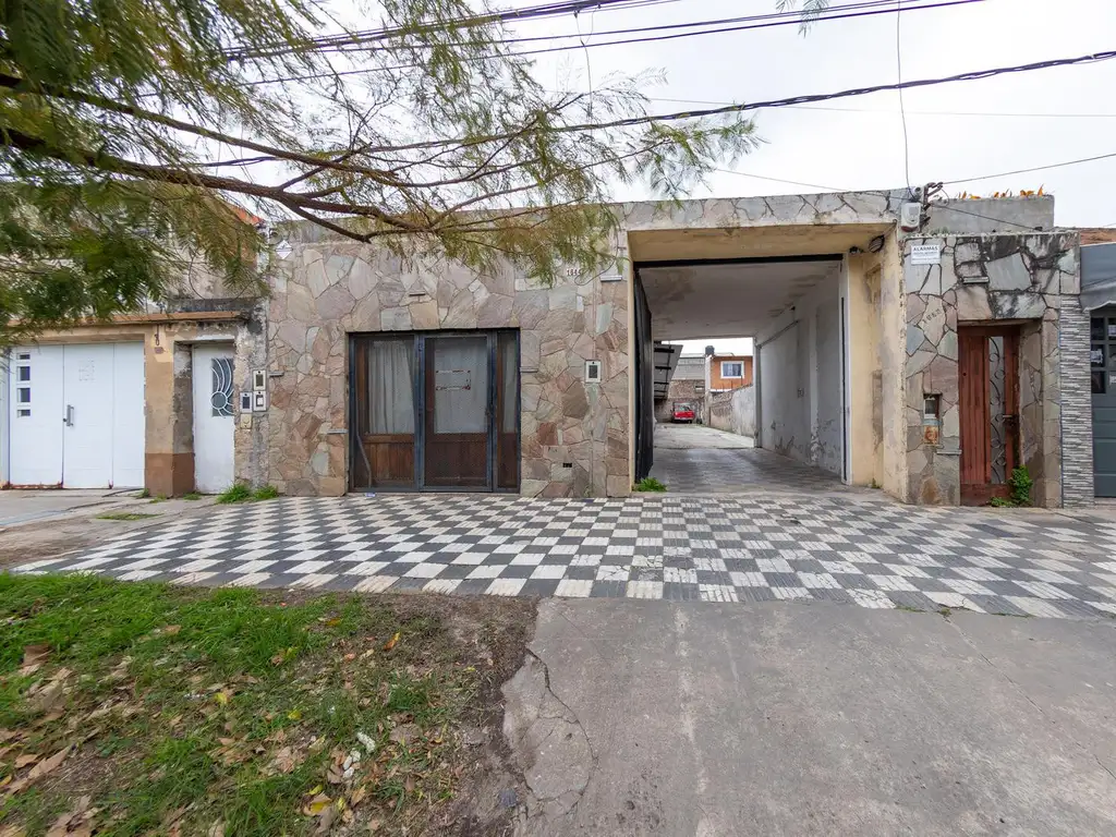 EN VENTA - COCHERA CON MONOAMBIENTE - REMEDIO DE ESCALADA DE SAN MARTIN