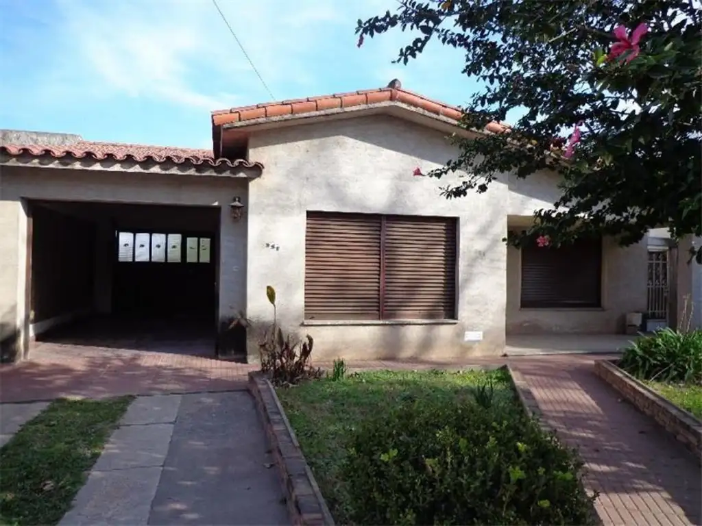 Chalet en Venta Amplio Terreno Comodidades 204 mt2s Centrico