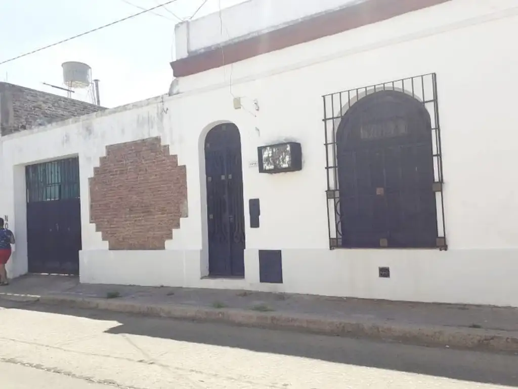 Venta Casa Rosario Dos Dormitorios Con Cochera y Terraza