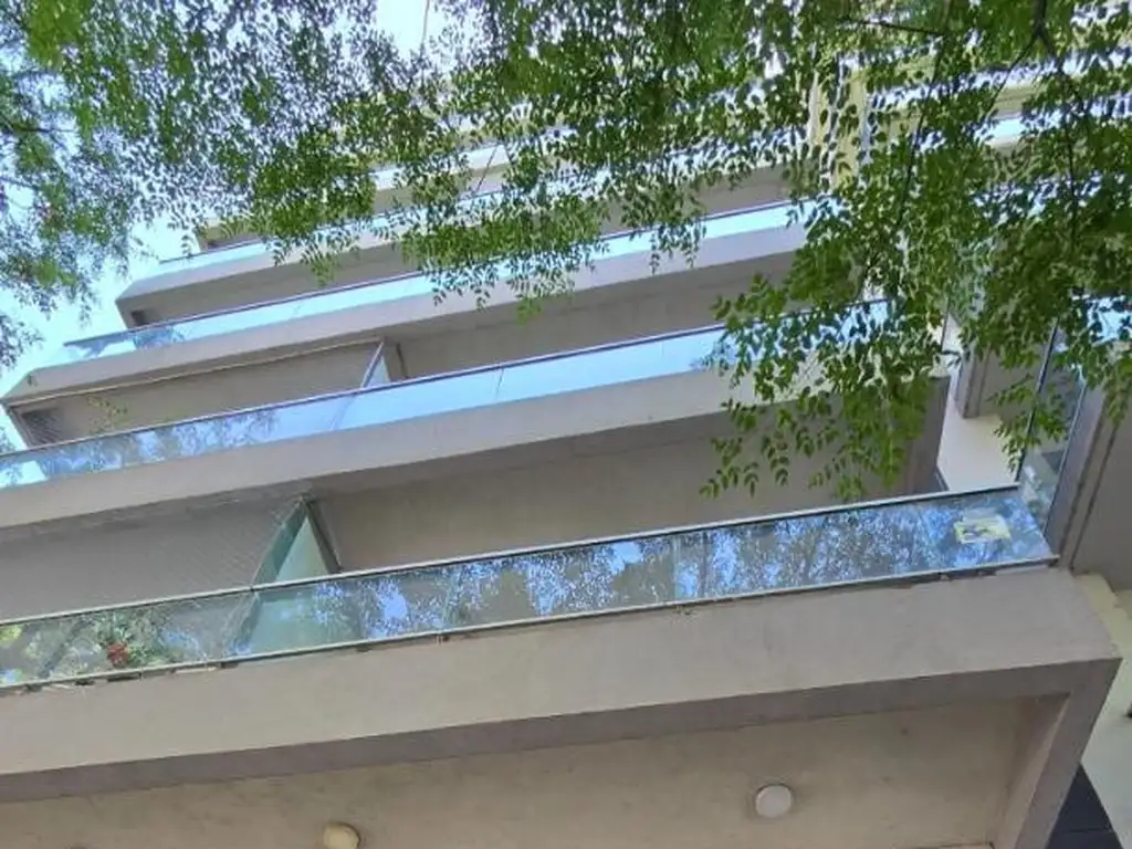 Monoambiente con balcon al frente a mts de Cabildo